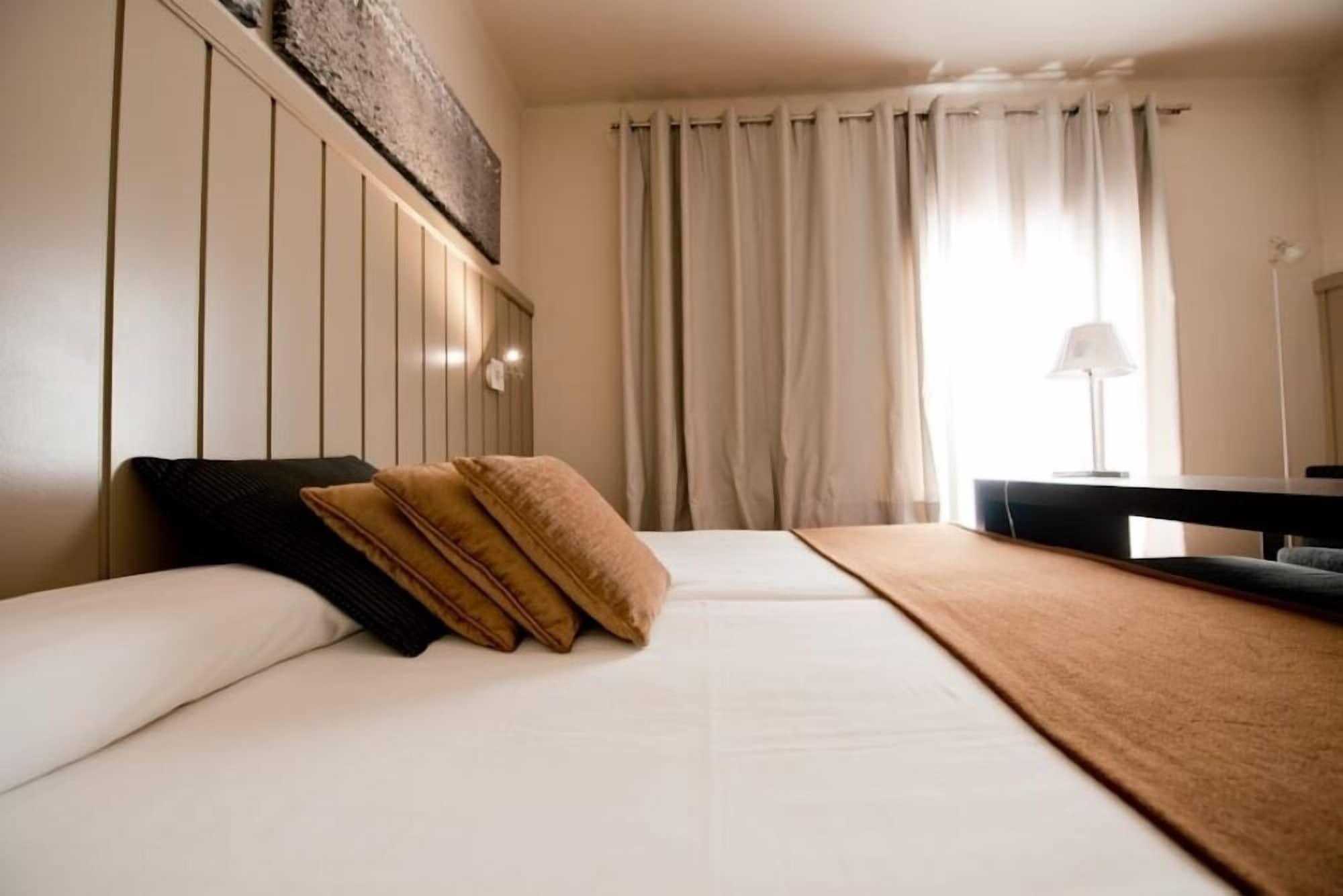 Hotel Restaurant Pessets & Spa Sort Exteriör bild