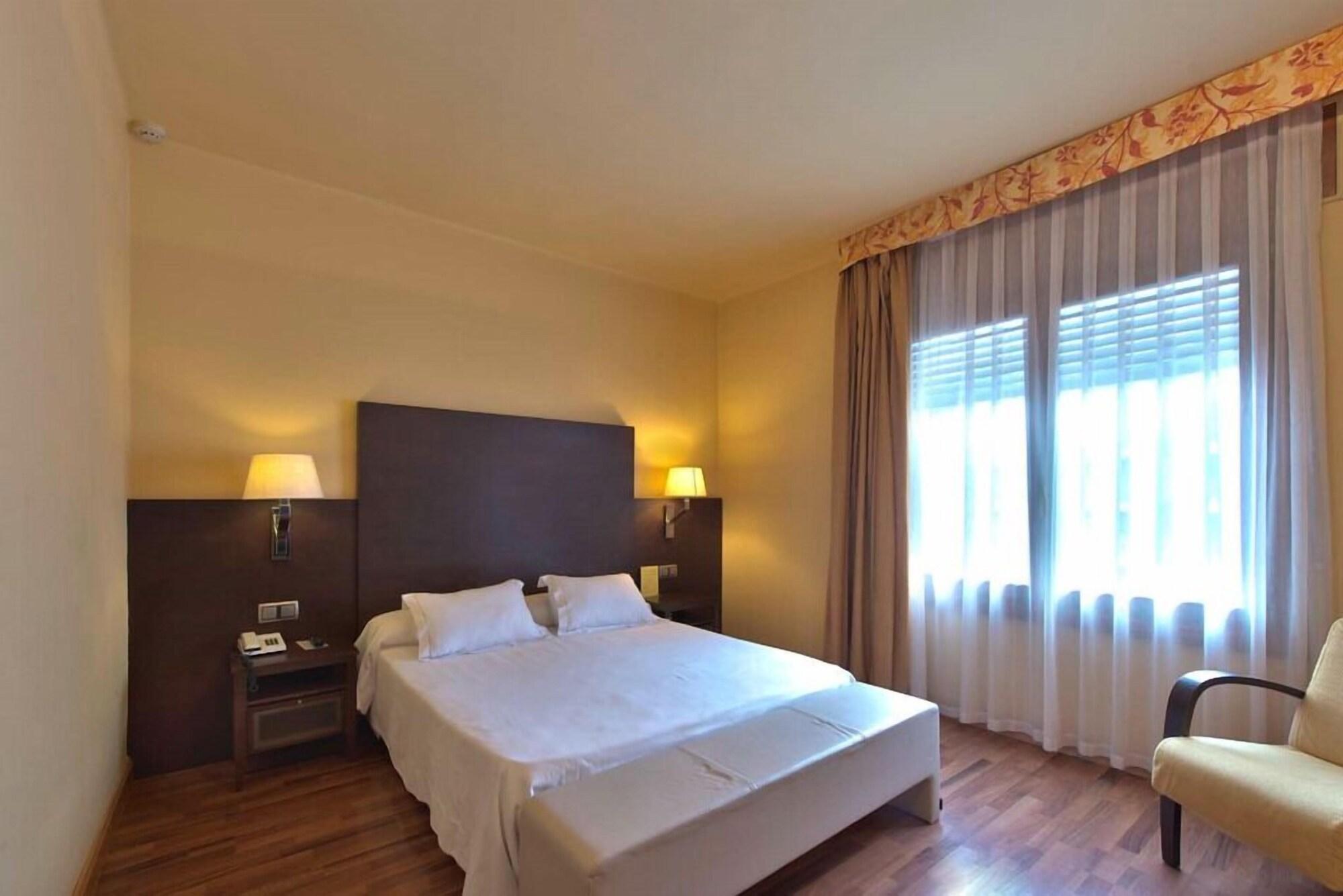 Hotel Restaurant Pessets & Spa Sort Exteriör bild