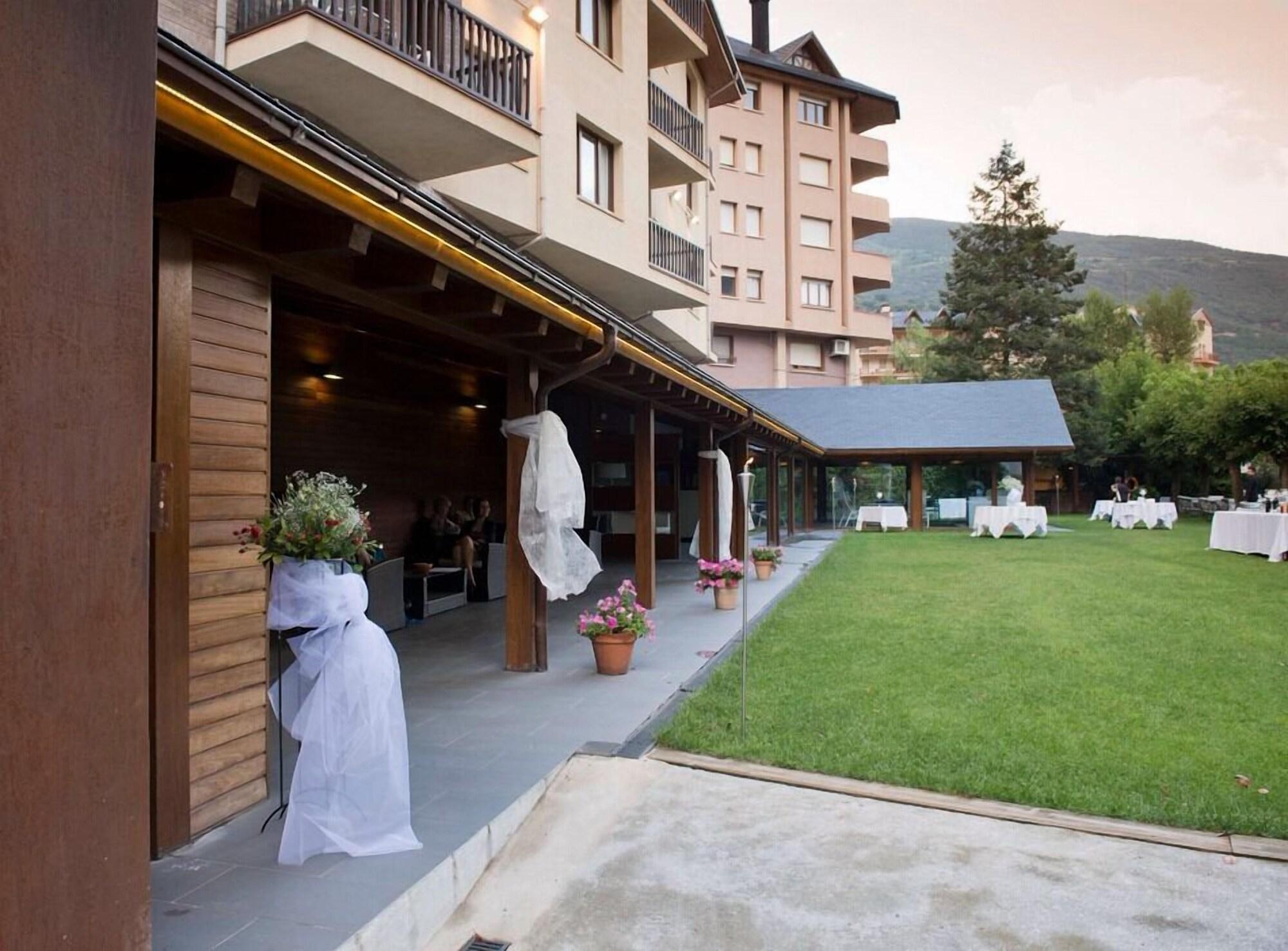 Hotel Restaurant Pessets & Spa Sort Exteriör bild