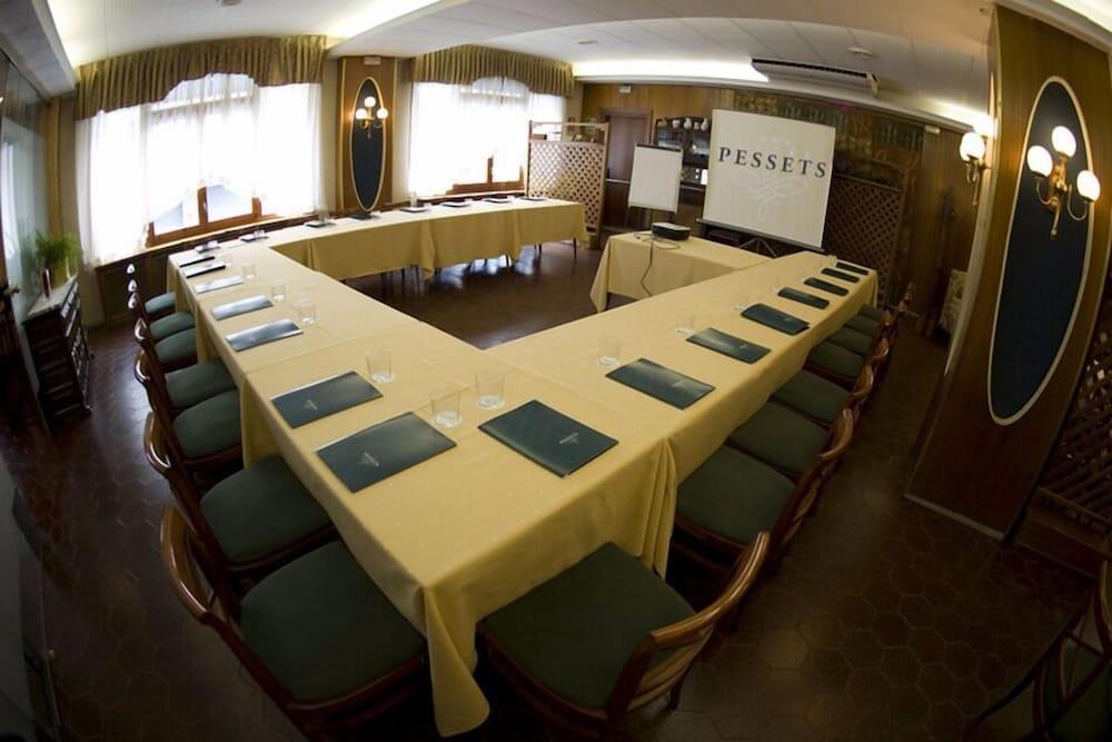Hotel Restaurant Pessets & Spa Sort Exteriör bild