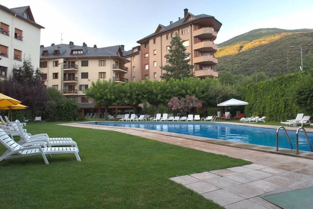 Hotel Restaurant Pessets & Spa Sort Exteriör bild