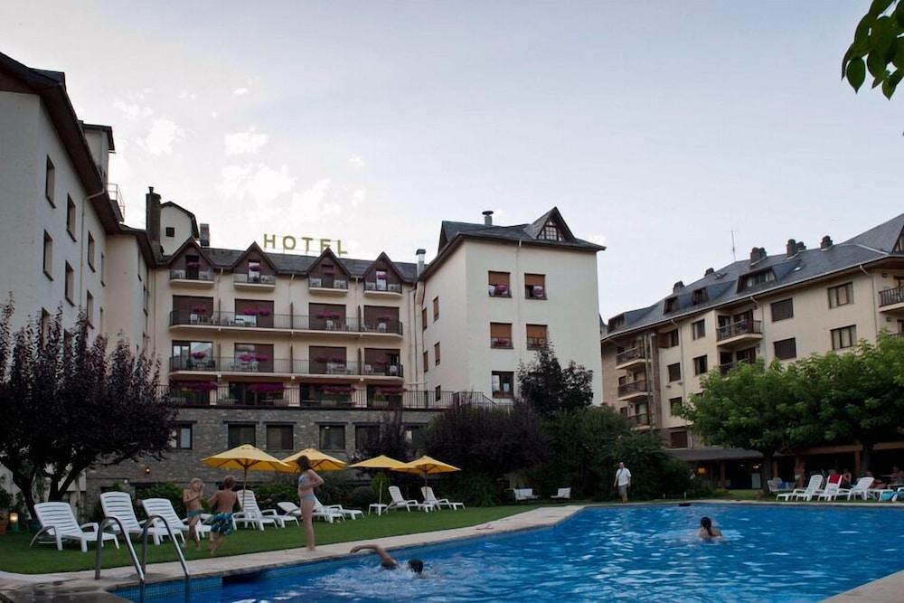 Hotel Restaurant Pessets & Spa Sort Exteriör bild