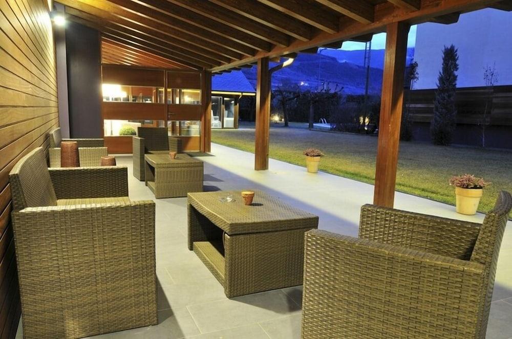 Hotel Restaurant Pessets & Spa Sort Exteriör bild