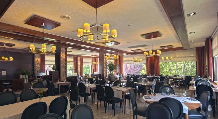 Hotel Restaurant Pessets & Spa Sort Exteriör bild