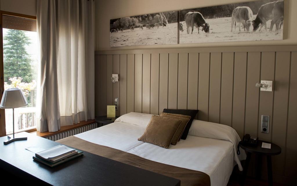 Hotel Restaurant Pessets & Spa Sort Exteriör bild