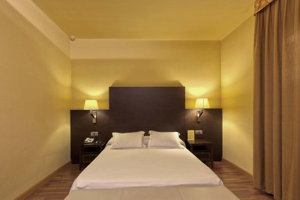 Hotel Restaurant Pessets & Spa Sort Exteriör bild