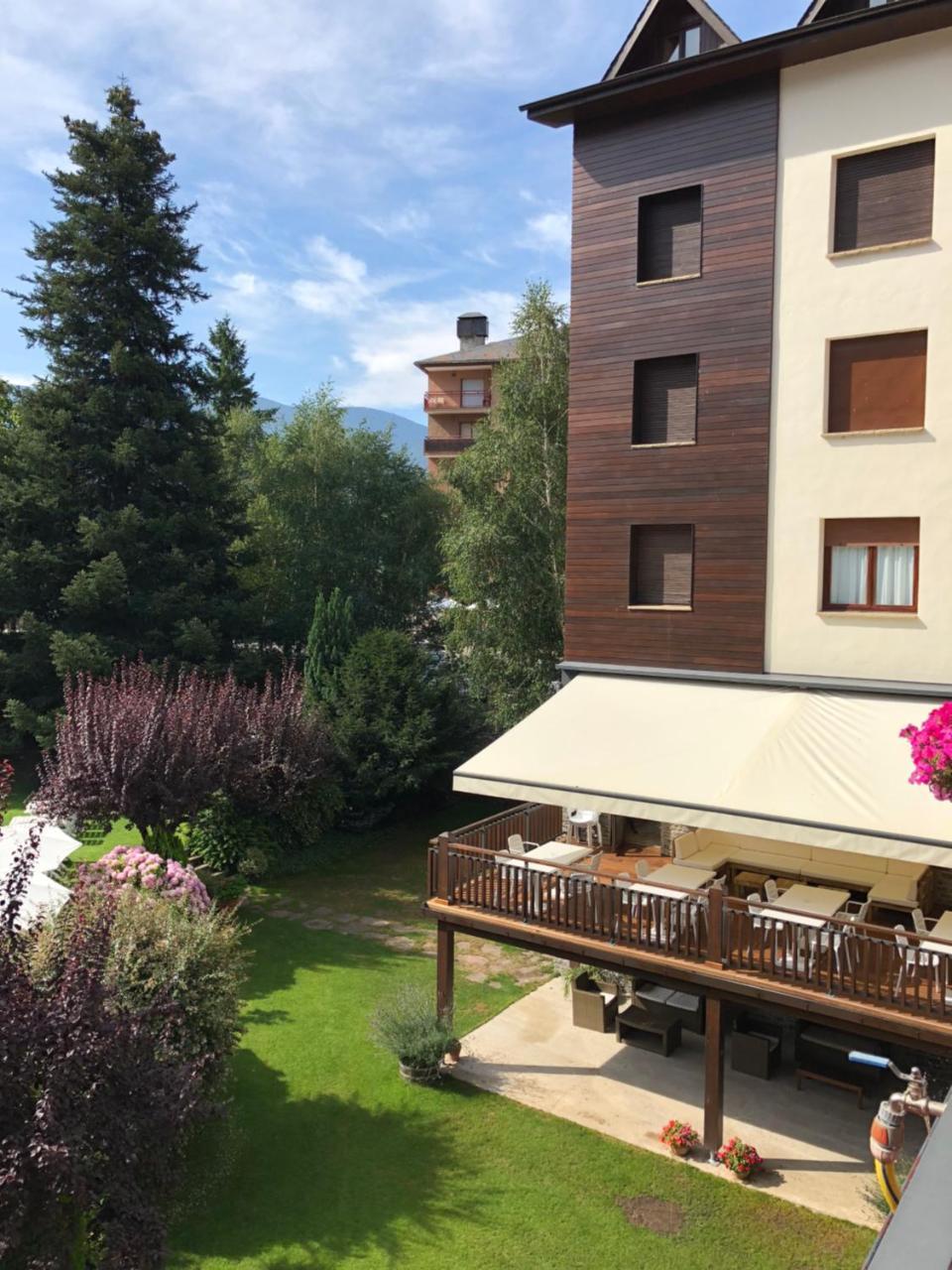 Hotel Restaurant Pessets & Spa Sort Exteriör bild