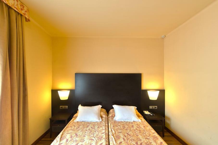 Hotel Restaurant Pessets & Spa Sort Exteriör bild